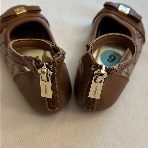 Michael Kors Tan Kids Dress Shoes with Gold Accents - Picture 6 of 7
